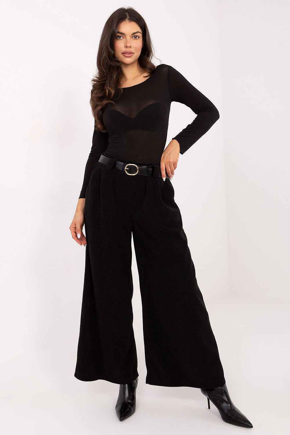 Women trousers model 220875